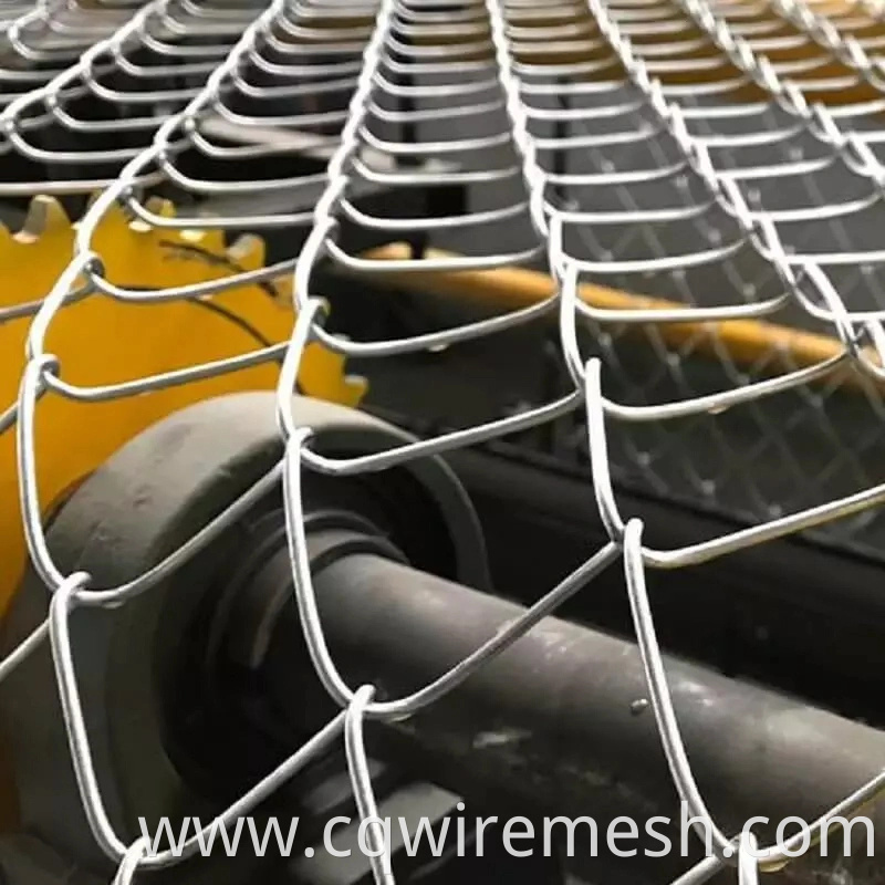 8 Foot Used Airport Galvanized Cyclone Wire Mesh Fencing 1.5 Inch Chain Link Fence Rolls Galvanized Gabion Wall